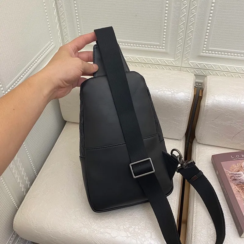 All categories 💚 Top version men’s bags 💚 BV 2024 new BV chest bag